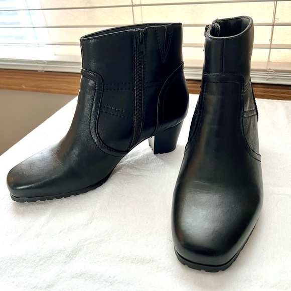David Tate black leather ankle boots with zippers, beautiful condition look new - Picture 6 of 9